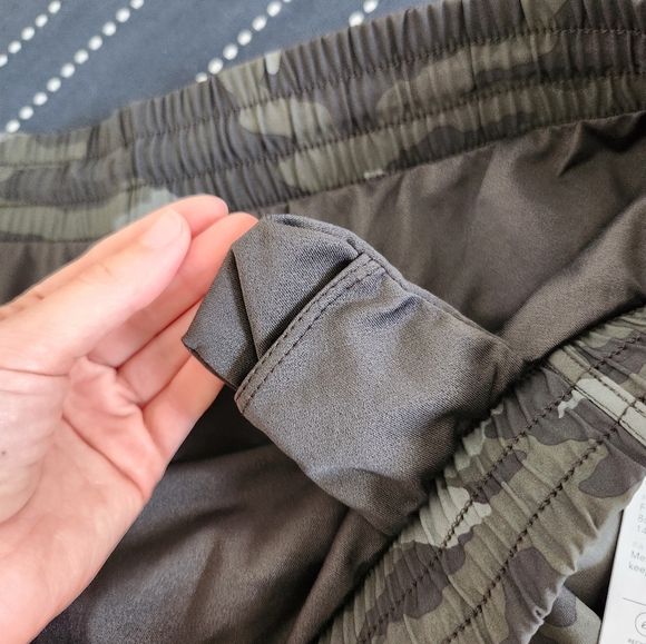 Athleta Printed Mesh Racer Run Shorts 4" Camo NWT Size 1X - Picture 5 of 9